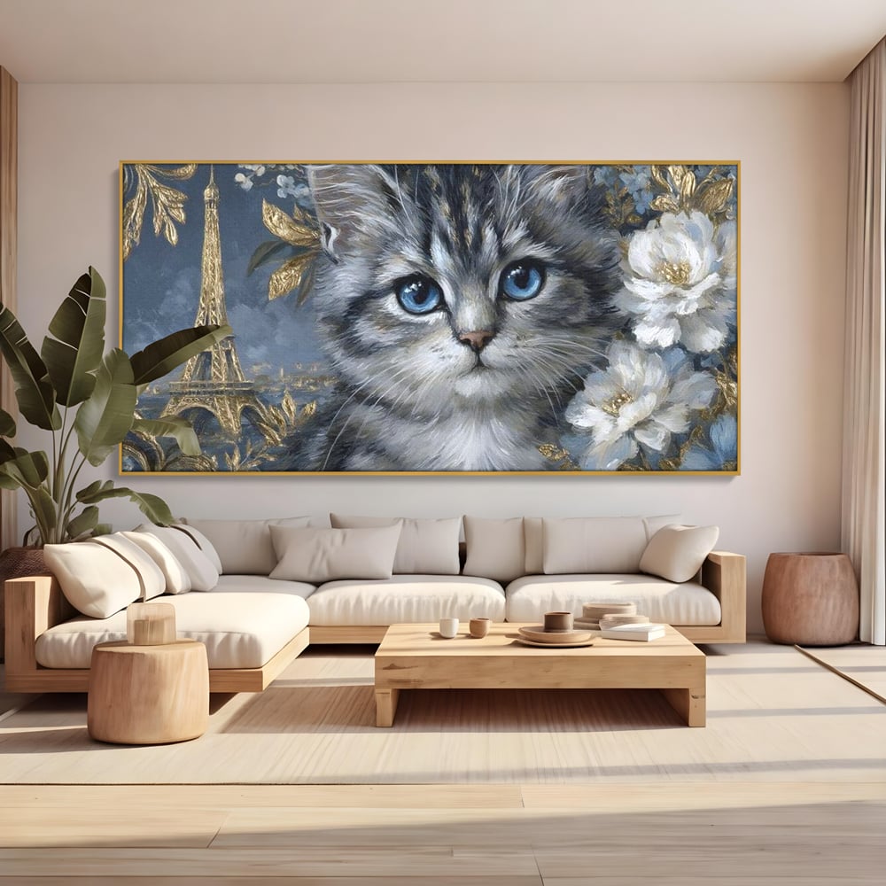 Tablou canvas cu tablou canvas cu pisica si turnul eiffel, in rama de aluminiu auriu, pe perete intr-un living